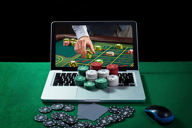 Advantages of Playing in Online Casino